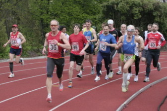14.05.2010: 3.000 m (Uwe Warmuth [40], ganz rechts) - Kay Schmarsow