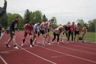 14.05.2010: 800 m (Uwe Warmuth [40], 3. von rechts) - Kay Schmarsow