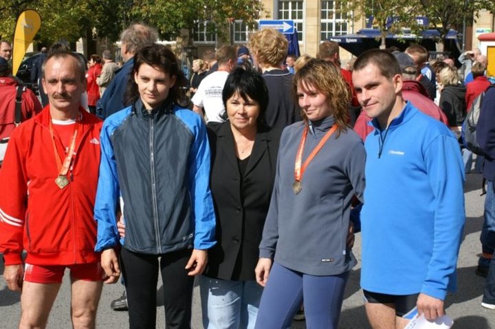 Die Strosnys: Kartenblatt mit fünf sportlichen Trümpfen